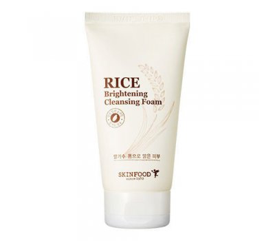 Осветляющая пенка с рисовыми отрубями Rice Brightening Cleansing Foam, 150 мл, SkinFood